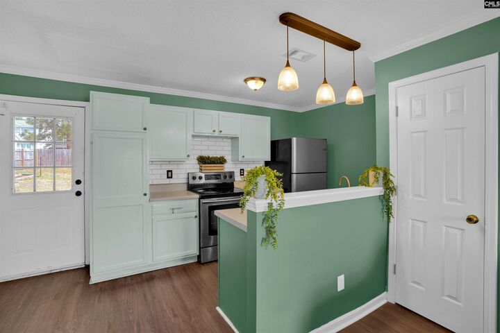 Property Photo:  203 E Waverly Place  SC 29229 