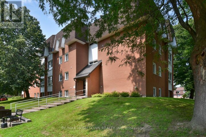 Property Photo: 810 Kyle Court G6 ON K6V 6H6