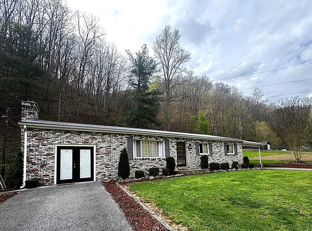 Property Photo:  523 Hurricane Creek  KY 41539 