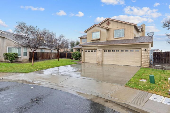 Property Photo:  3232 N Zion Circle  CA 93230 