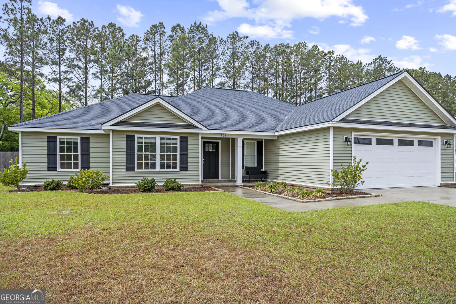 Property Photo:  305 Tallulah Bend  GA 31308 
