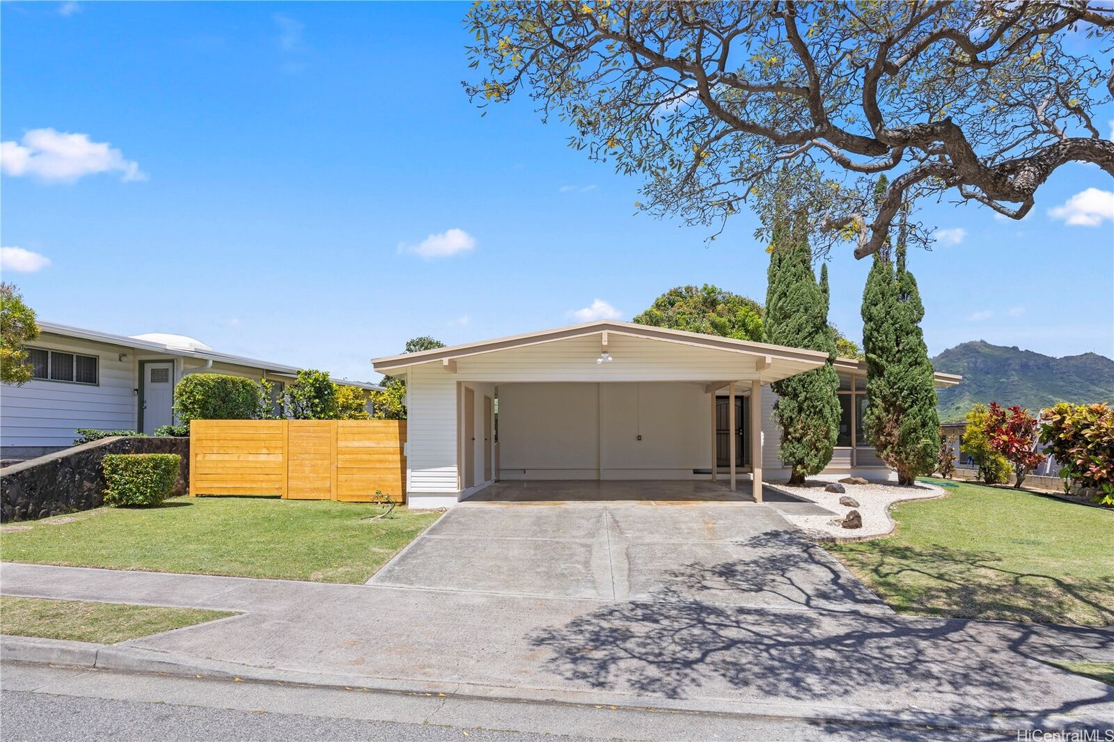 Property Photo: 822 Kalalea Street HI 96825