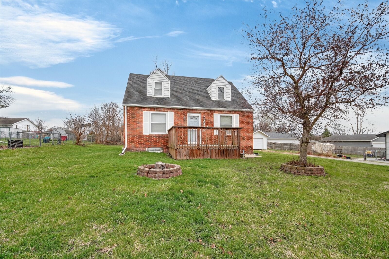 Property Photo: 2325 E 41st Street IA 50317