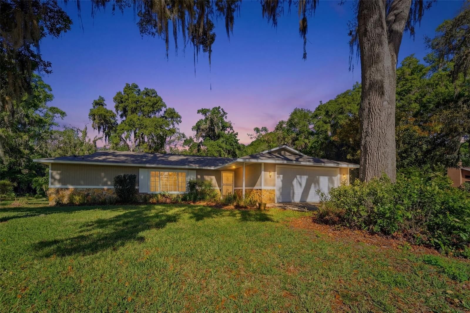 Property Photo:  9421 Wallien Drive  FL 34601 