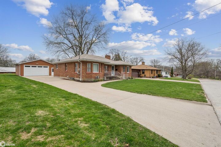 Property Photo:  803 Haskell Street  IA 52601 
