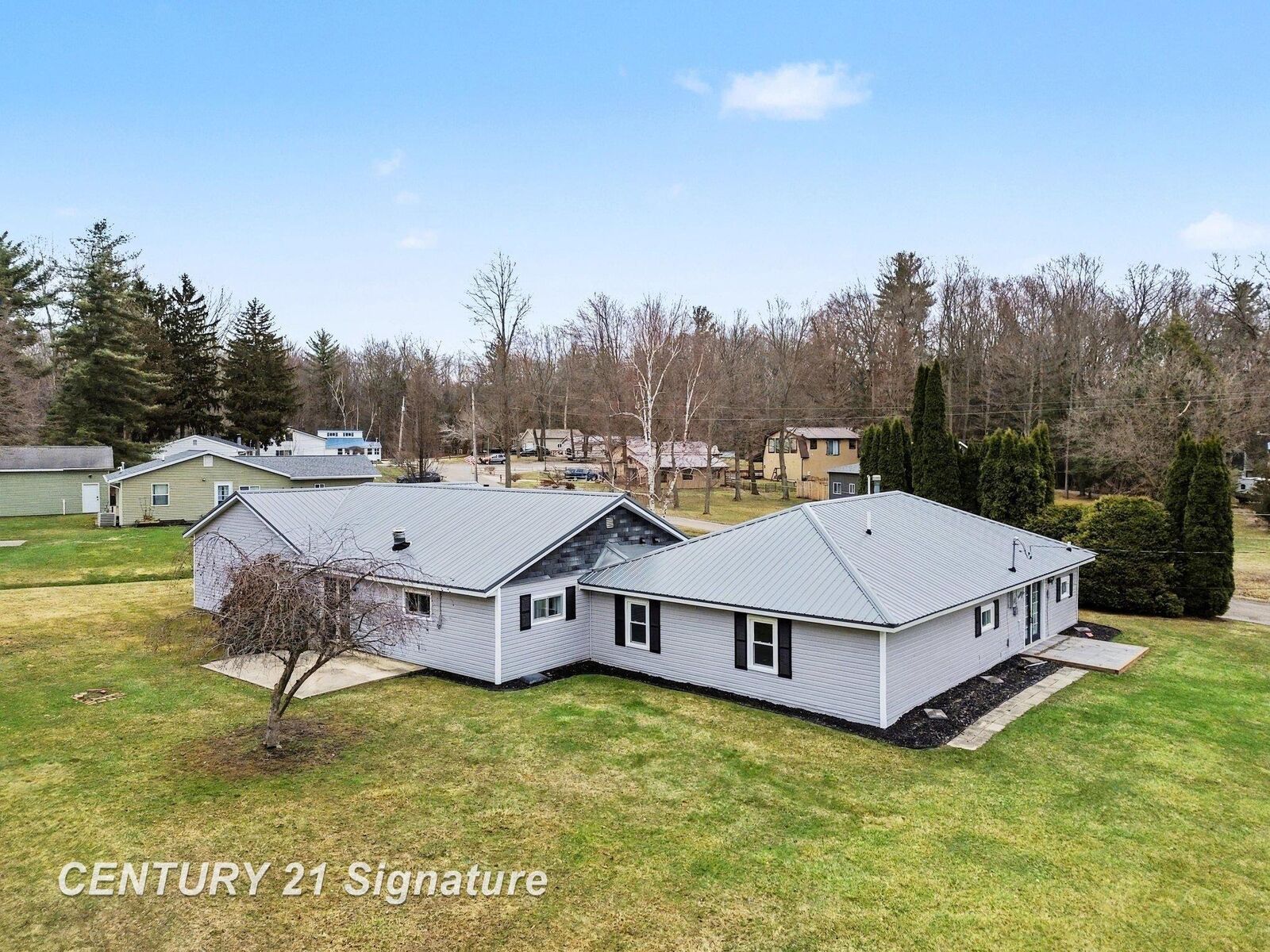 Property Photo:  474 W Taylor Drive  MI 48657 