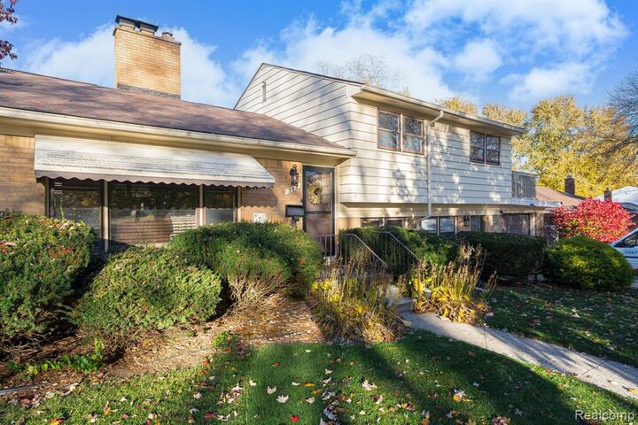 Property Photo:  392 Cambridge Drive  MI 48043 2907 