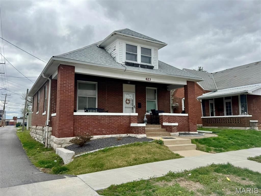 Property Photo:  423 N 14th  IL 62301 