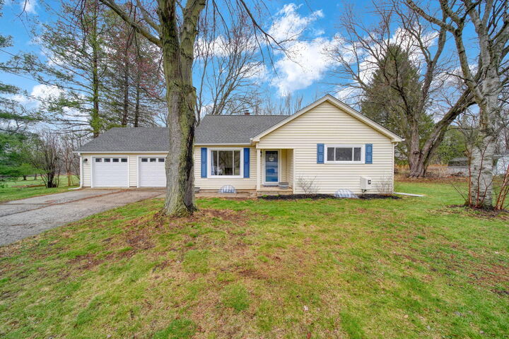 Property Photo:  3032 Hendee Road  MI 49201 