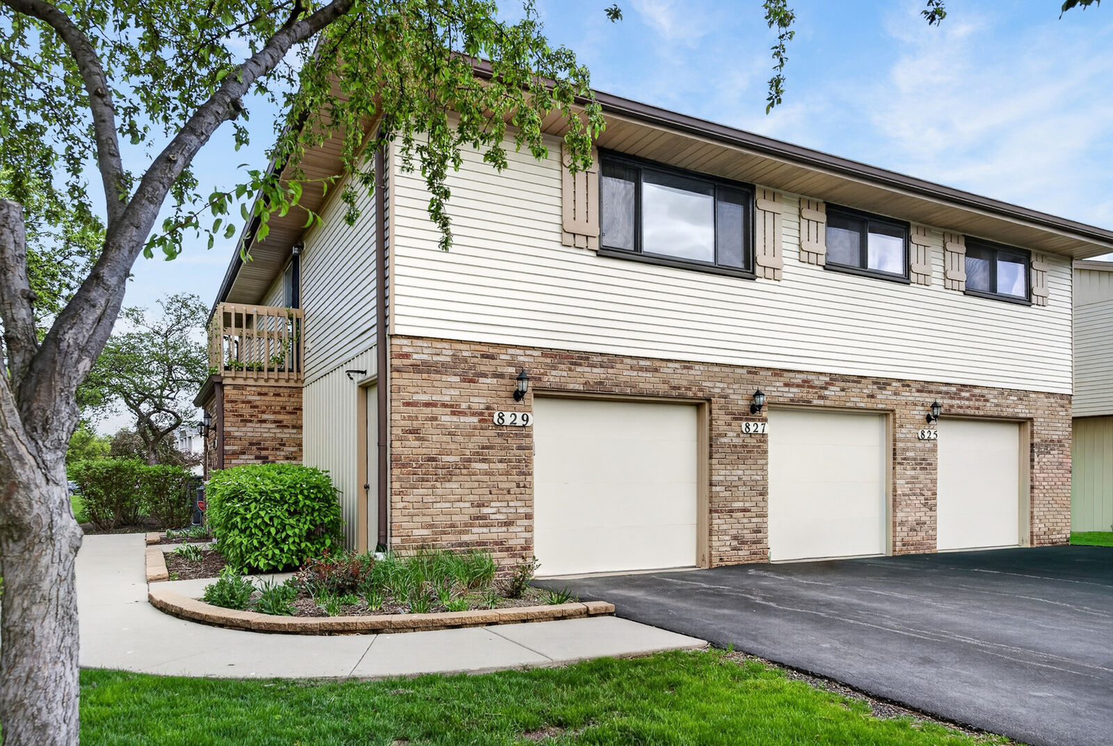 Property Photo:  829 Dighton Lane 21E  IL 60173 