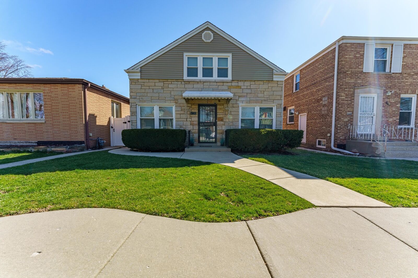 Property Photo: 745 Manchester Avenue IL 60154