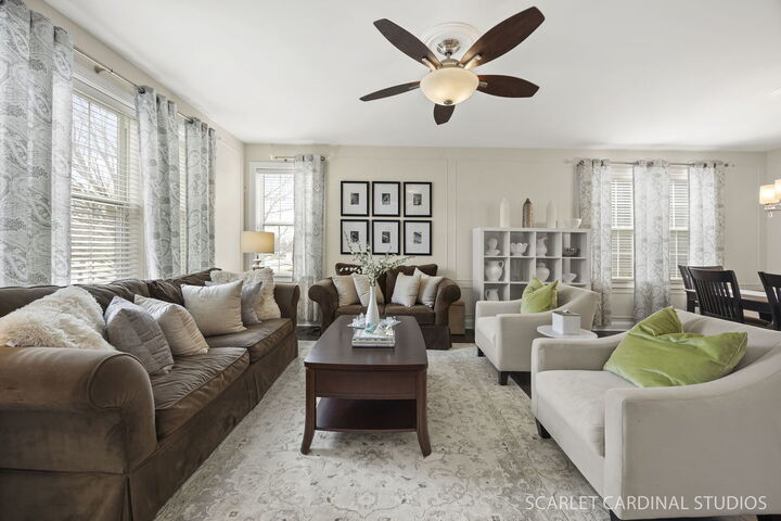 Property Photo: 253 Bluegrass Parkway IL 60543