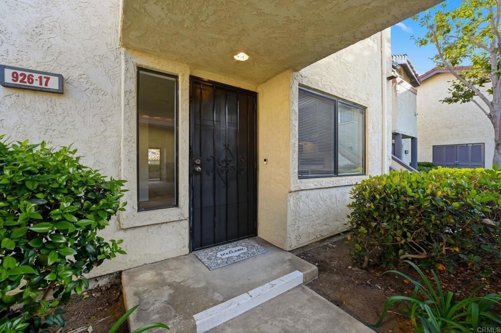 Property Photo:  926 Lupine Hills 17  CA 92081 