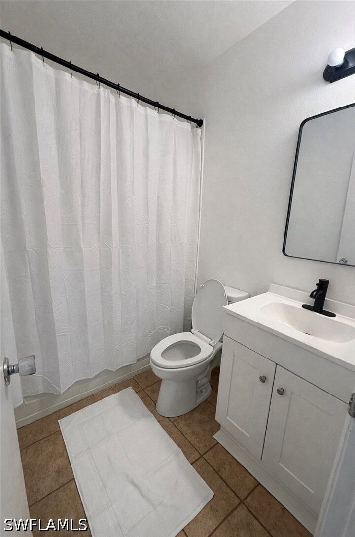 Property Photo:  3325 Airport Road N J6  FL 34105 