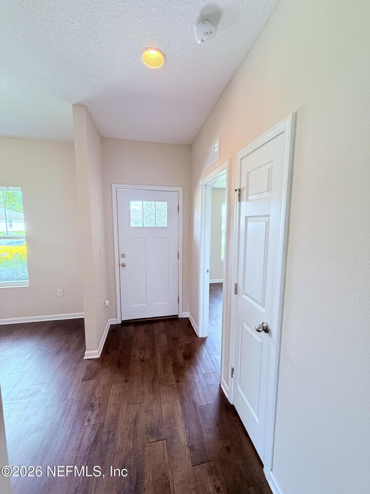 Property Photo: 9296 Canary Ivy Lane FL 32219
