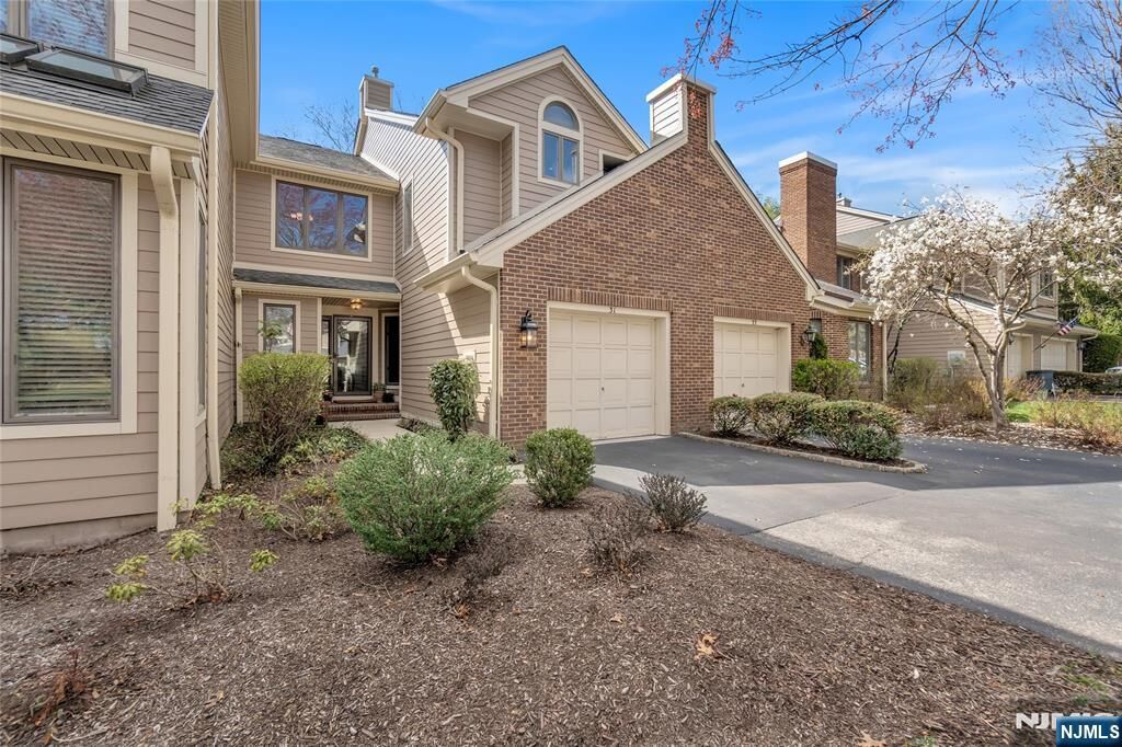 Property Photo:  31 Lenox Court  NJ 07045 