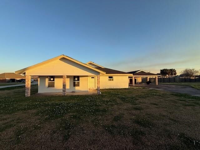 Property Photo: 160 E 26th Place LA 70373