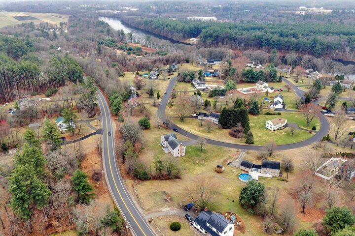 Property Photo: 25 Riverview Circle NH 03052