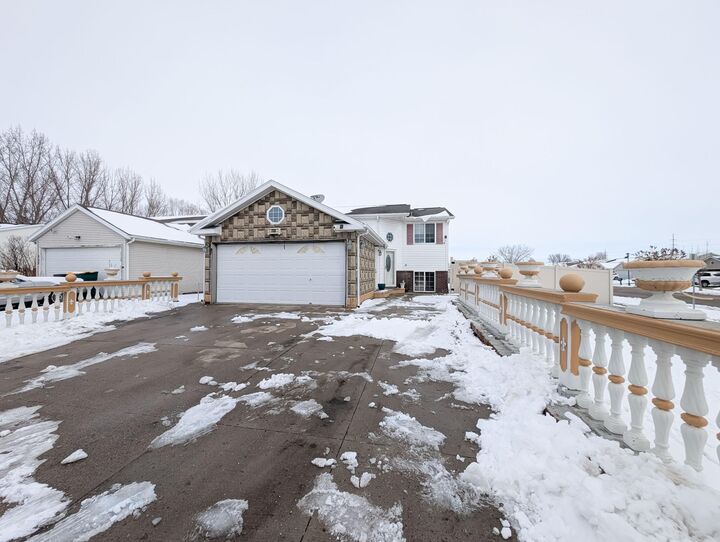 Property Photo: 238 Pinewood Boulevard ND 58078