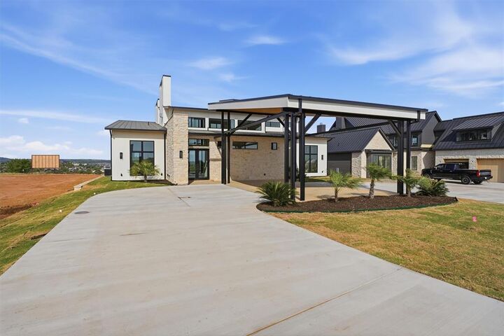 Property Photo:  961 E Hells Gate Dr  TX 76449 