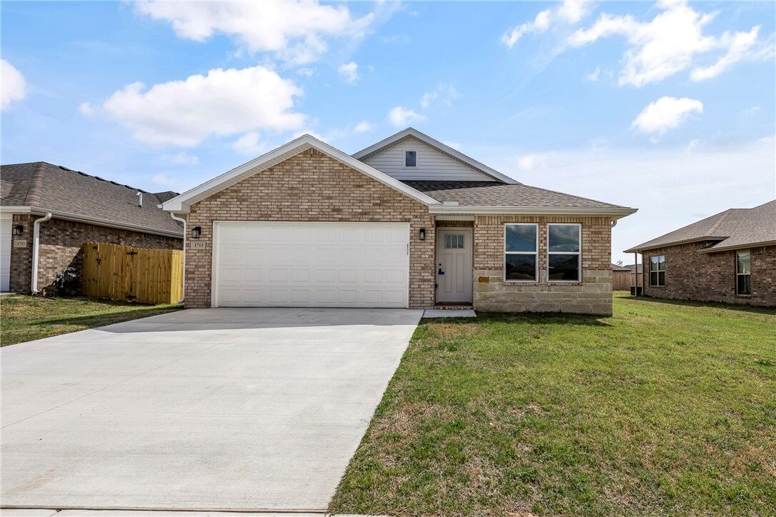 Property Photo:  1713 Edwards Street  AR 72751 