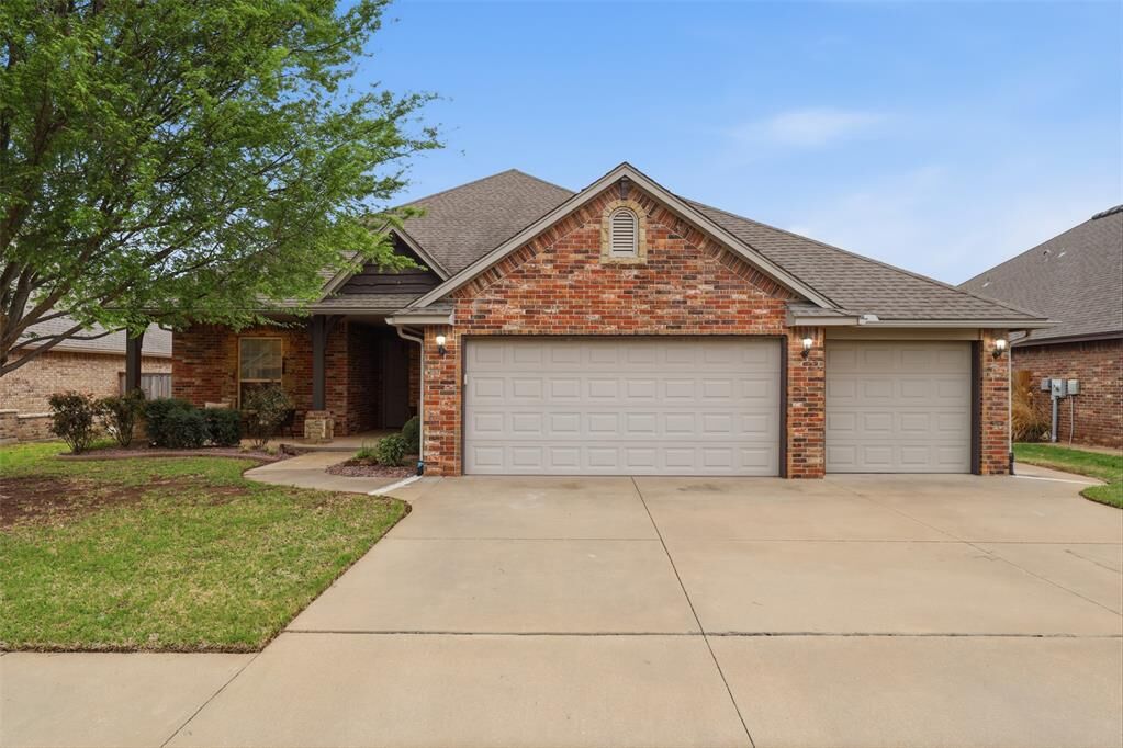 Property Photo: 4816 SW 127th Street OK 73173