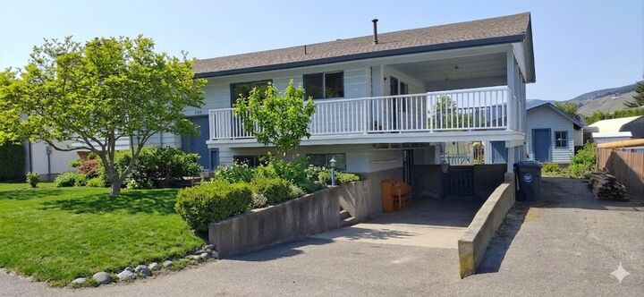338 Beach Drive — photo 1