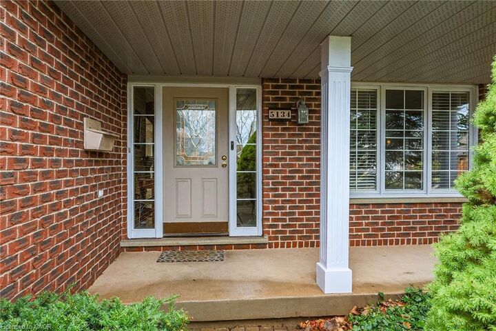 Property Photo: 5134 Oakwood Avenue ON L0R 1B8