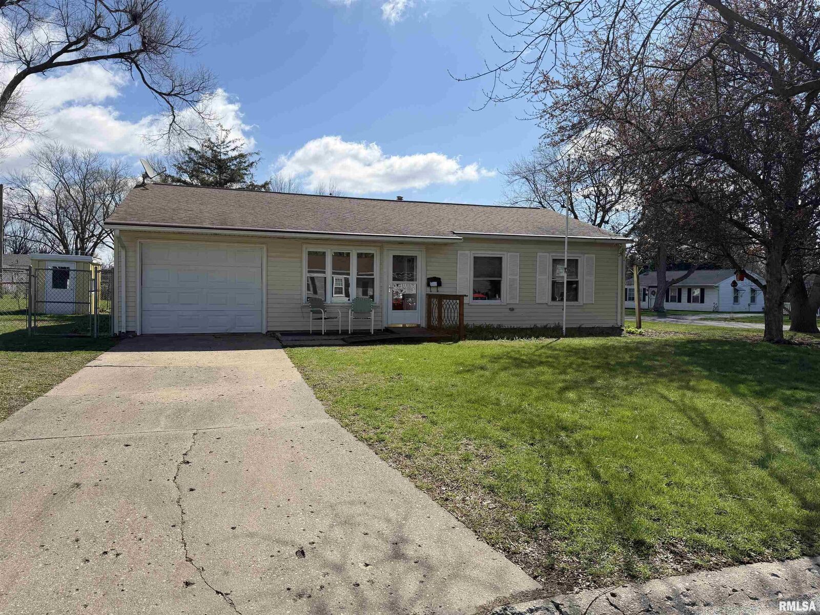Property Photo: 1471 Russell Avenue IL 61401
