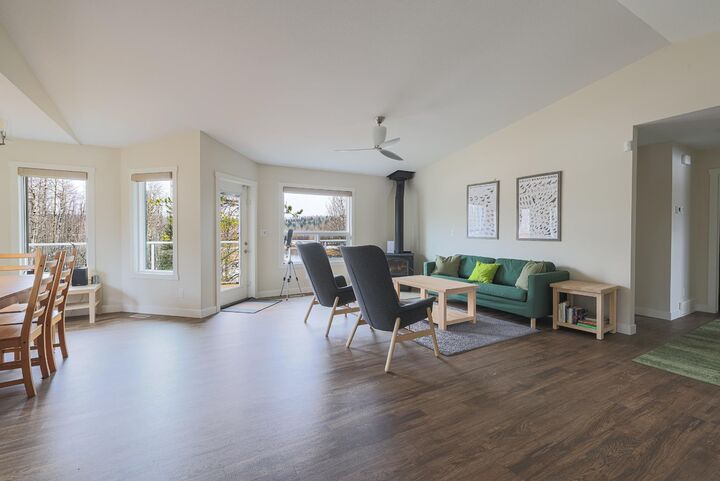 Photo de la propriété:  375040 Range Road 8-1  AB T4T 2A2 