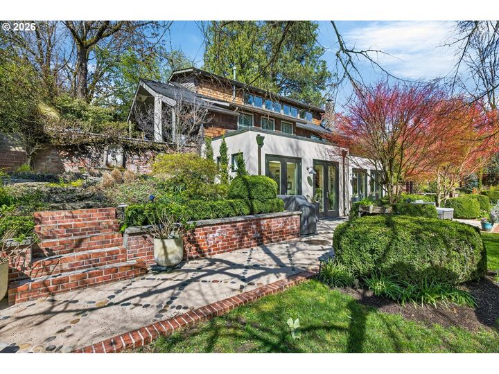 Property Photo:  921 SW 57th Ave  OR 97221 