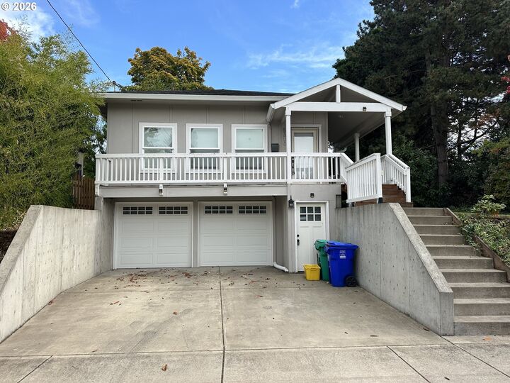 Property Photo:  2823 N Killingsworth St  OR 97217 