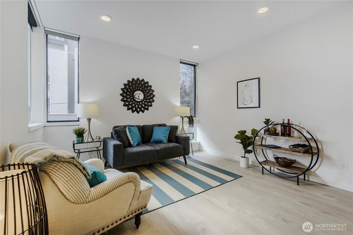 Property Photo: 3070 SW Avalon Way G WA 98126