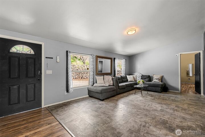 Property Photo:  1053 S Perry Avenue  WA 98802 