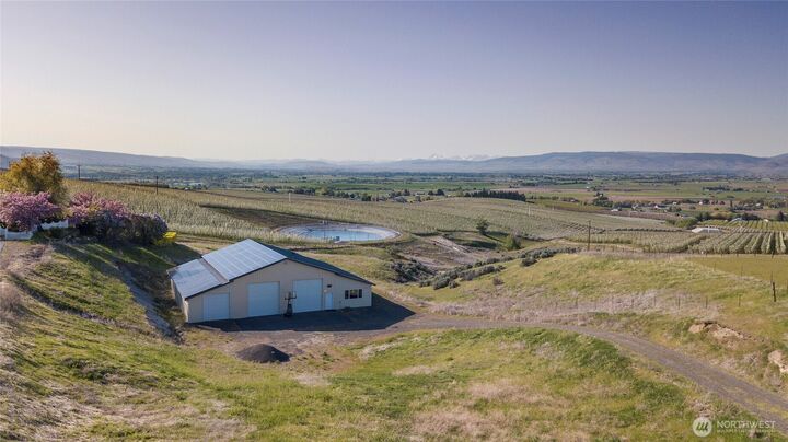 Property Photo:  1677  Dodge Road  WA 98926 