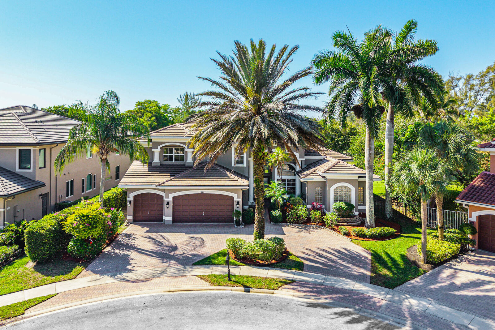 Property Photo:  19582 Saturnia Lakes Drive  FL 33498 