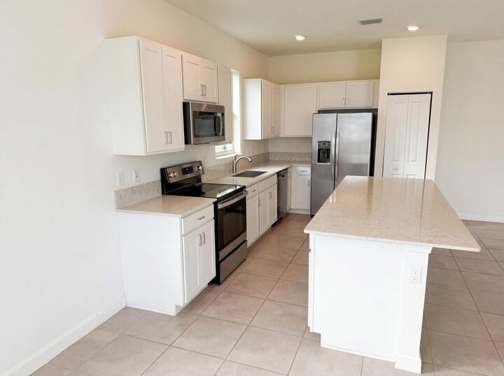 Property Photo:  12473 NW Lynch Lane  FL 34987 