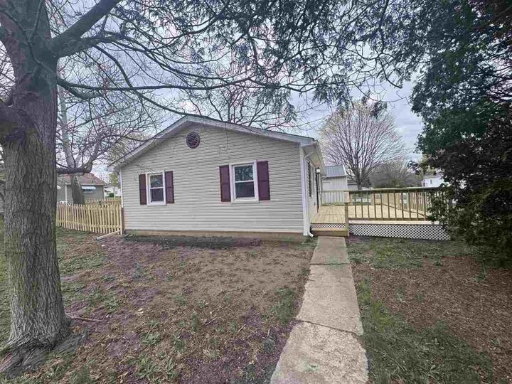 Property Photo:  1201 Parry Street  IN 47374 