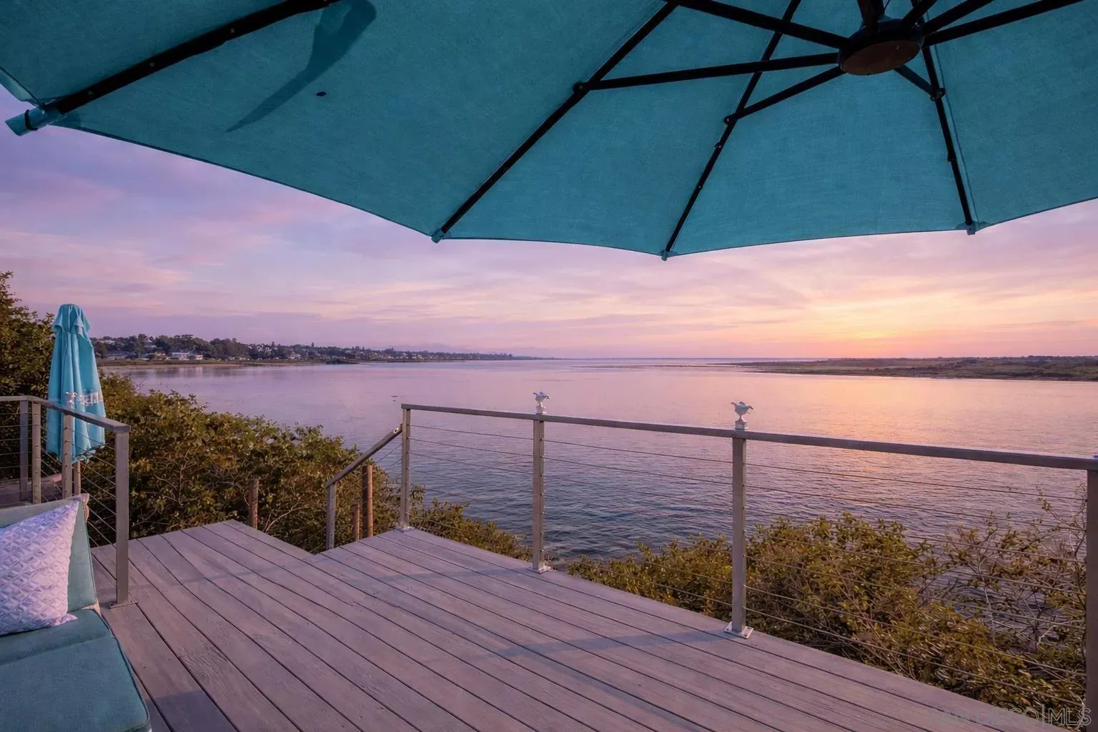 Property Photo:  3999 Crown Point Dr 29  CA 92109 