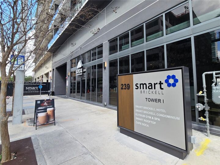 Property Photo: 239 SW 9th St 1403 FL 33130