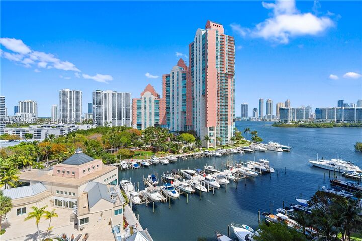 Property Photo: 3340 NE 190th St 1004 FL 33180