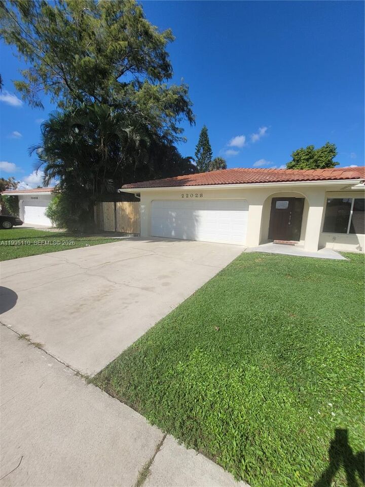 Property Photo: 22028 Acapulco Ct FL 33428