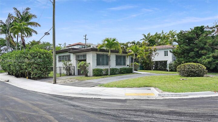 Property Photo:  1630 S Bayshore Dr  FL 33133 