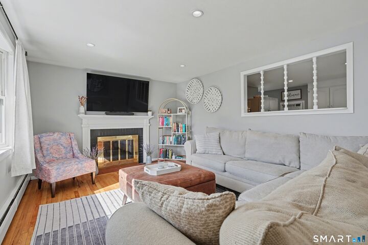 Property Photo:  6 Old Farm Drive  CT 06111 