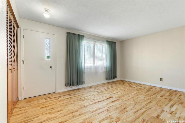 Property Photo:  761 Sneddon Street  SK S4T 6H3 