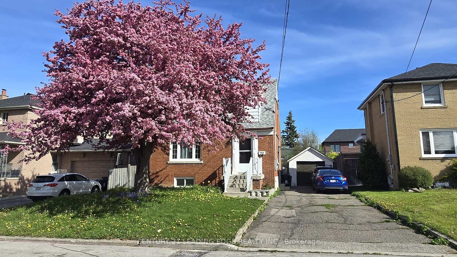 Photo de la propriété: 70 Westdale Drive ON M3K 1A6