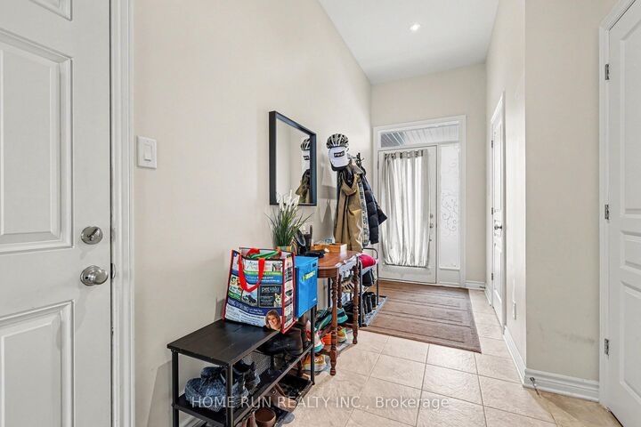 Property Photo: 257 Dolce Crescent ON K1X 0B3