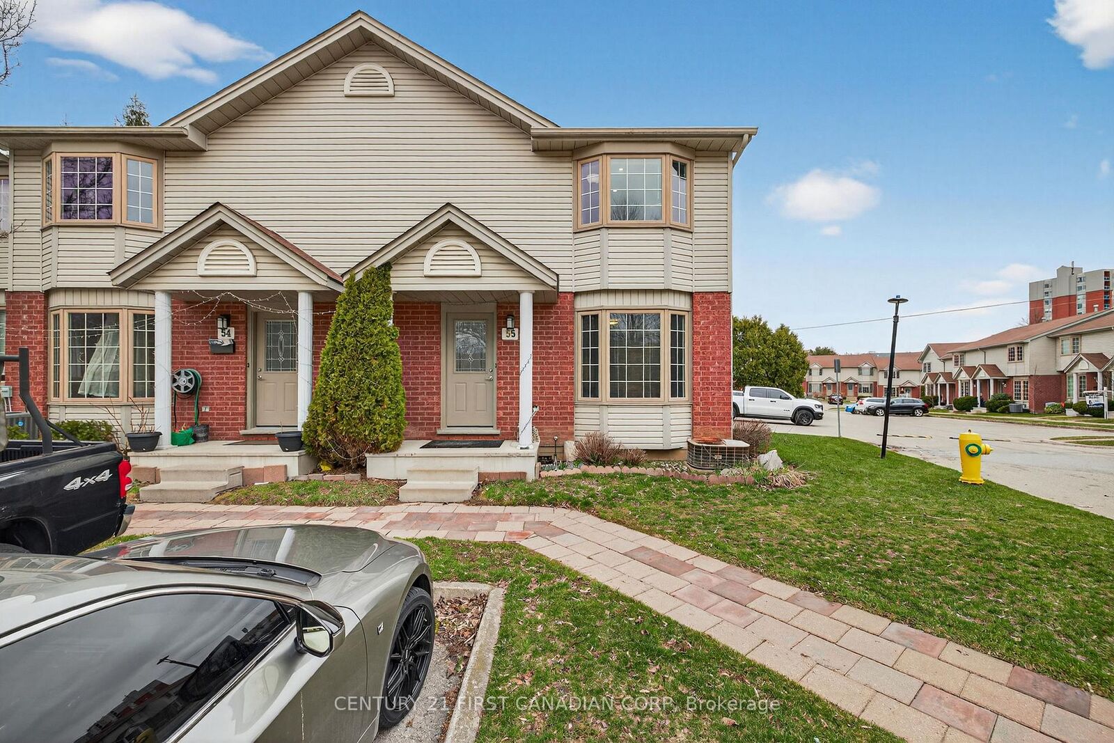 Property Photo:  70 Chapman Court 55  ON N6G 4Z4 