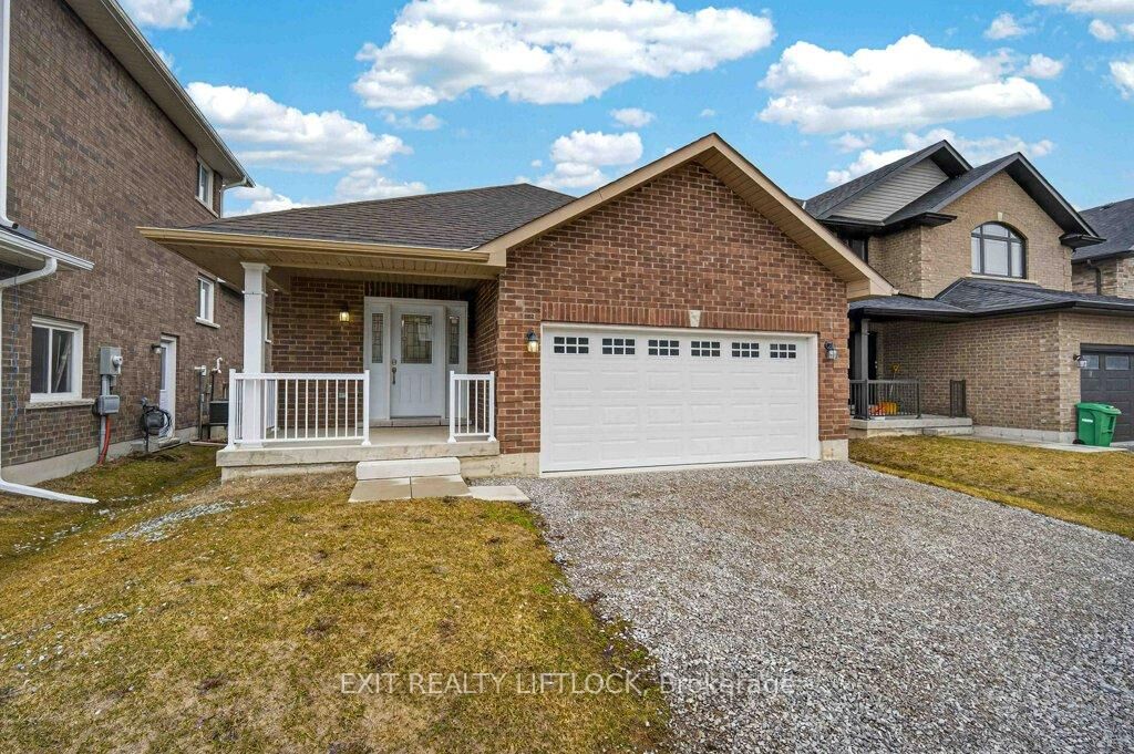 Property Photo:  320 Mullighan Gardens  ON K9K 0H2 