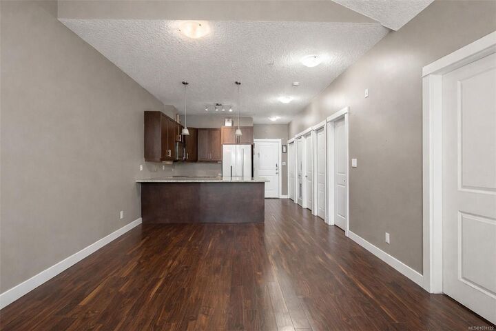 Photo de la propriété: 938 Dunford Ave 305 BC V9B 0M2